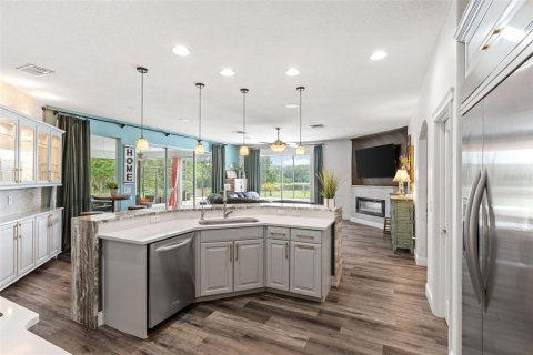 House in Clermont, Florida 5 bedrooms, 313.08 sq.m. № 1822912 - photo 5