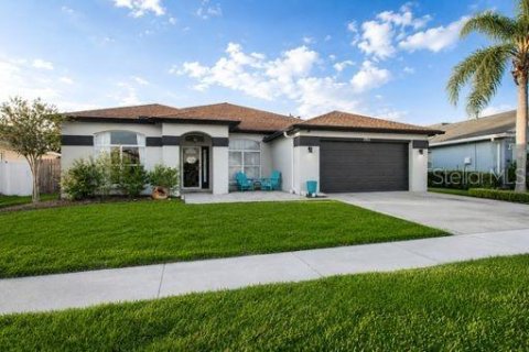 House in Wesley Chapel, Florida 3 bedrooms, 196.67 sq.m. № 2112756