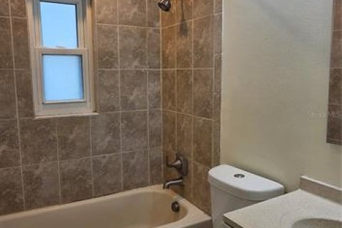 House in Tampa, Florida 3 bedrooms, 116.69 sq.m. № 2412652 - photo 23