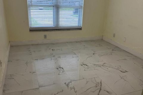 House in Tampa, Florida 3 bedrooms, 116.69 sq.m. № 2412652 - photo 17