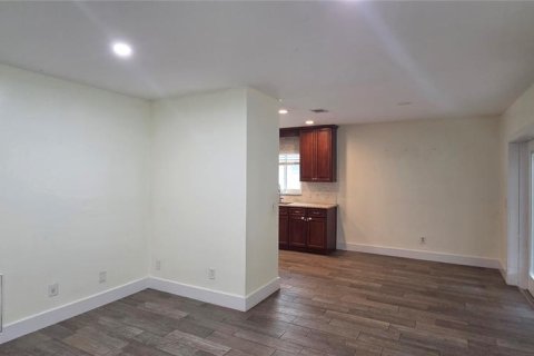 House in Tampa, Florida 3 bedrooms, 116.69 sq.m. № 2412652 - photo 8