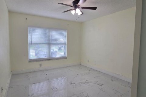 House in Tampa, Florida 3 bedrooms, 116.69 sq.m. № 2412652 - photo 20