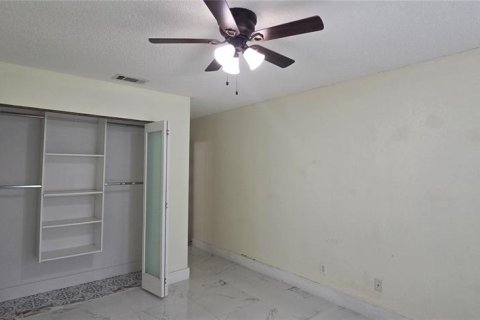 House in Tampa, Florida 3 bedrooms, 116.69 sq.m. № 2412652 - photo 19