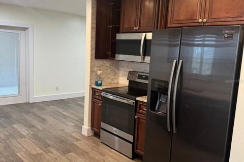 House in Tampa, Florida 3 bedrooms, 116.69 sq.m. № 2412652 - photo 11