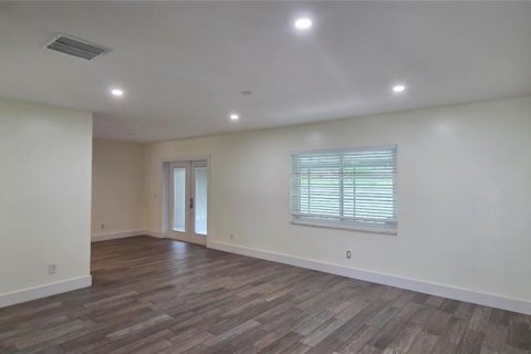 House in Tampa, Florida 3 bedrooms, 116.69 sq.m. № 2412652 - photo 6
