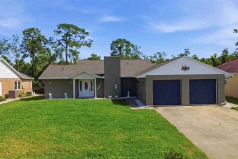 Casa en venta en Tavares, Florida, 2 dormitorios, 130.99 m2 № 2217134 - foto 2