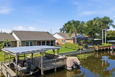 Casa en venta en Tavares, Florida, 2 dormitorios, 130.99 m2 № 2217134 - foto 4
