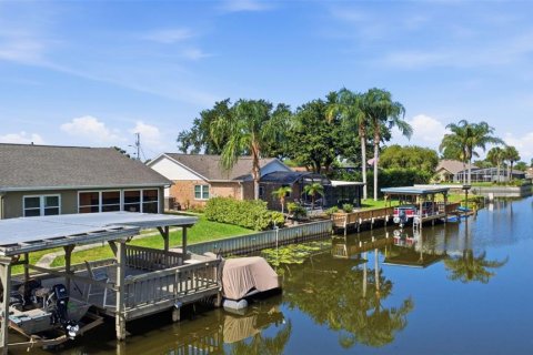 Casa en venta en Tavares, Florida, 2 dormitorios, 130.99 m2 № 2217134 - foto 3