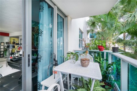 Condo in North Bay Village, Florida, 2 bedrooms  № 1465615 - photo 19