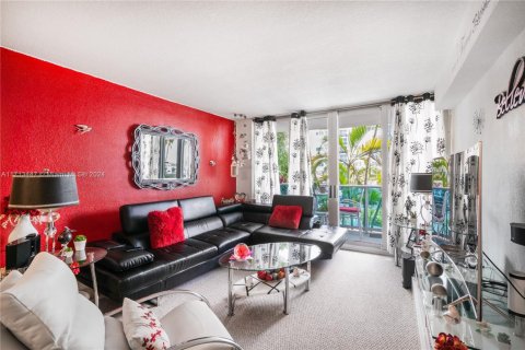 Condo in North Bay Village, Florida, 2 bedrooms  № 1465615 - photo 4