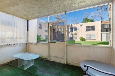 Condo in Lauderhill, Florida, 2 bedrooms  № 2011145 - photo 13
