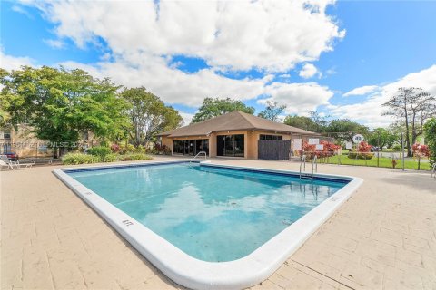 Condo in Lauderhill, Florida, 2 bedrooms  № 2011145 - photo 16