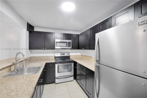 Condo in Lauderhill, Florida, 2 bedrooms  № 2011145 - photo 5