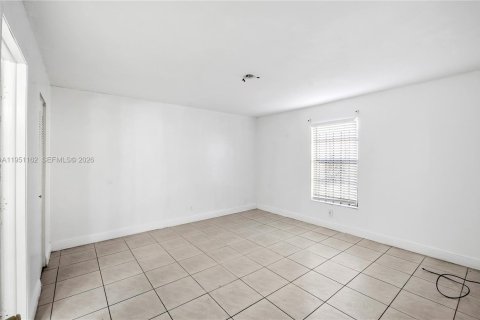 Condo in Lauderhill, Florida, 2 bedrooms  № 2011145 - photo 7
