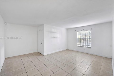 Condo in Lauderhill, Florida, 2 bedrooms  № 2011145 - photo 8