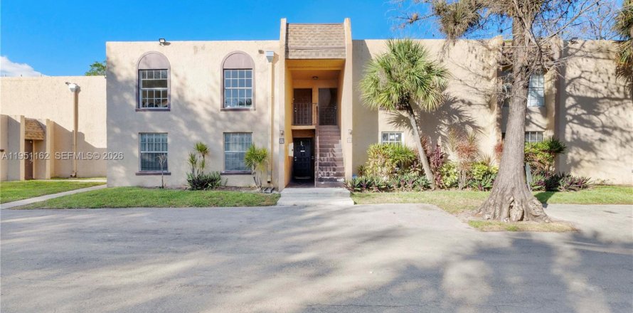 Condo in Lauderhill, Florida, 2 bedrooms  № 2011145