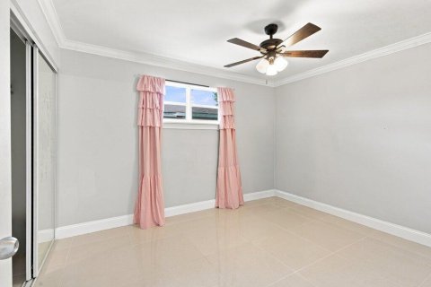 House in St. Lucie, Florida 3 bedrooms, 109.25 sq.m. № 2362145 - photo 14