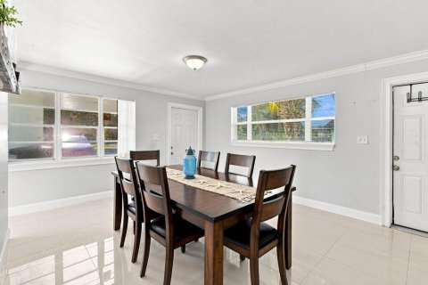 House in St. Lucie, Florida 3 bedrooms, 109.25 sq.m. № 2362145 - photo 9