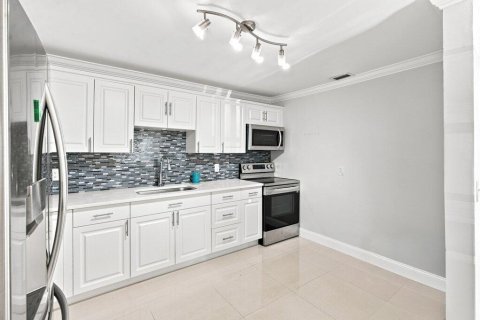 House in St. Lucie, Florida 3 bedrooms, 109.25 sq.m. № 2362145 - photo 4