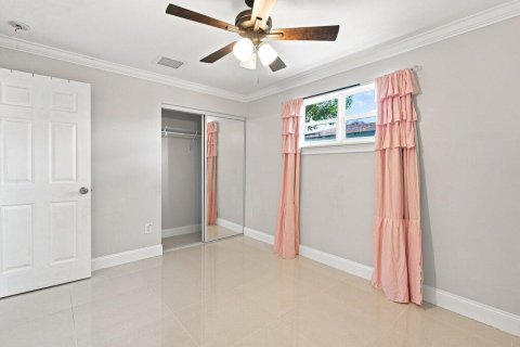 House in St. Lucie, Florida 3 bedrooms, 109.25 sq.m. № 2362145 - photo 15