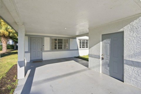 House in St. Lucie, Florida 3 bedrooms, 109.25 sq.m. № 2362145 - photo 30