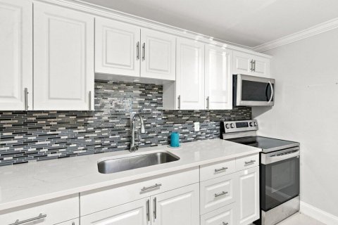 House in St. Lucie, Florida 3 bedrooms, 109.25 sq.m. № 2362145 - photo 6