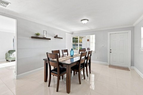 House in St. Lucie, Florida 3 bedrooms, 109.25 sq.m. № 2362145 - photo 8