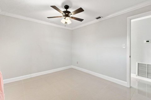 House in St. Lucie, Florida 3 bedrooms, 109.25 sq.m. № 2362145 - photo 16