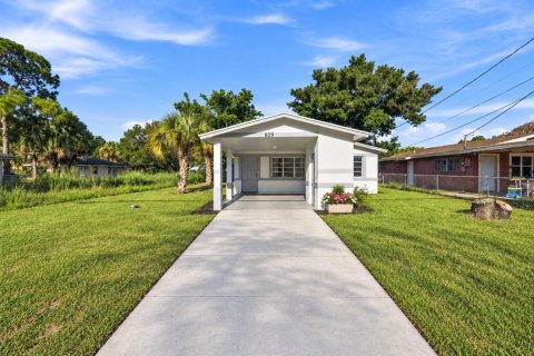 House in St. Lucie, Florida 3 bedrooms, 109.25 sq.m. № 2362145 - photo 2