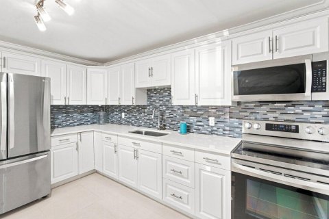 House in St. Lucie, Florida 3 bedrooms, 109.25 sq.m. № 2362145 - photo 5