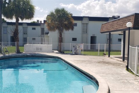 Купить кондоминиум в Майами, Флорида 2 спальни, 70.88м2, № 1957204 - фото 22