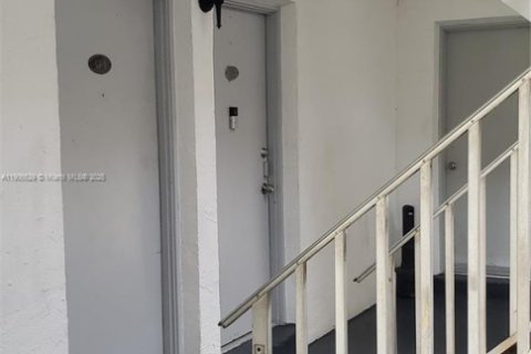 Купить кондоминиум в Майами, Флорида 2 спальни, 70.88м2, № 1957204 - фото 6