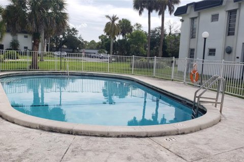 Купить кондоминиум в Майами, Флорида 2 спальни, 70.88м2, № 1957204 - фото 9