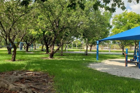 Купить кондоминиум в Майами, Флорида 2 спальни, 70.88м2, № 1957204 - фото 15