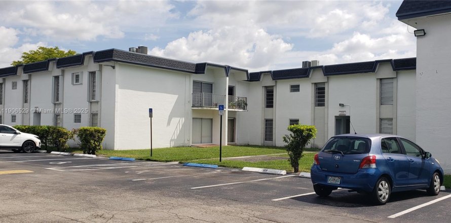 Кондоминиум с 2 спальнями в Майами, Флорида № 1957204