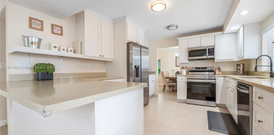 Casa en Miami, Florida 4 dormitorios, 235.97 m2 № 1834191