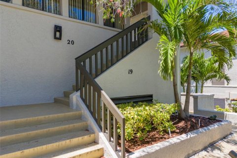 Condominio en venta en Tarpon Springs, Florida, 2 dormitorios, 98.94 m2 № 2356426 - foto 2