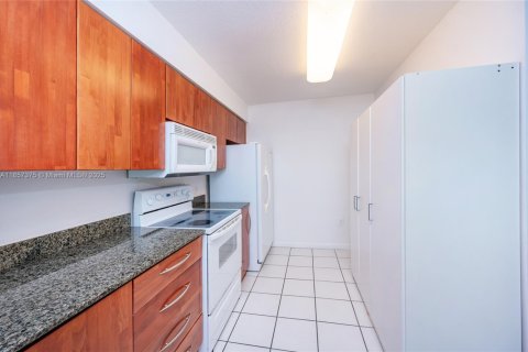 Copropriété à louer à Miami, Floride: 2 chambres, 95.69 m2 № 1881684 - photo 12