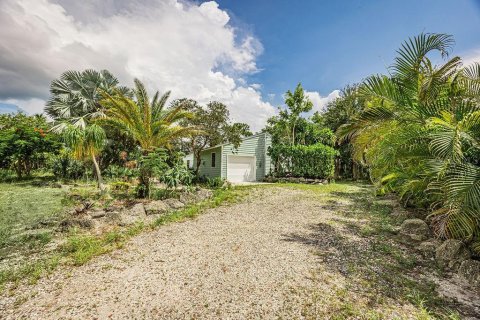 House in Stuart, Florida 3 bedrooms, 167.69 sq.m. № 1902055 - photo 8