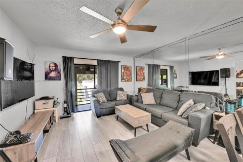 Condo in Coral Springs, Florida, 2 bedrooms  № 1746221 - photo 7