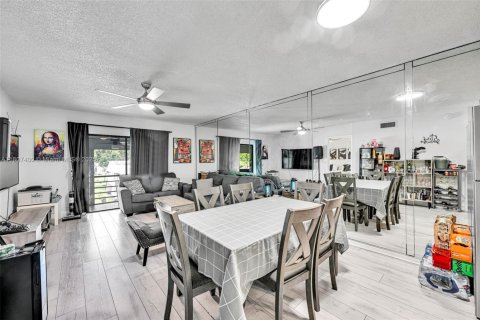 Condo in Coral Springs, Florida, 2 bedrooms  № 1746221 - photo 6