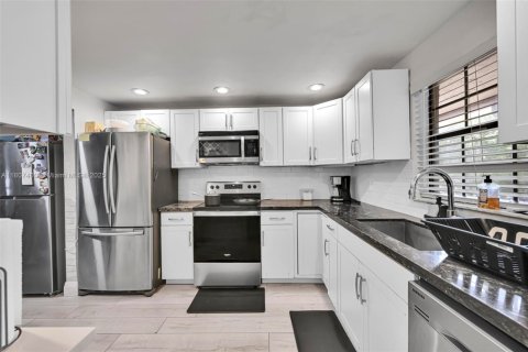 Condo in Coral Springs, Florida, 2 bedrooms  № 1746221 - photo 4