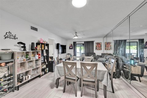 Condo in Coral Springs, Florida, 2 bedrooms  № 1746221 - photo 5