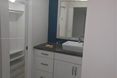 Condo in Coral Springs, Florida, 2 bedrooms  № 1746221 - photo 21