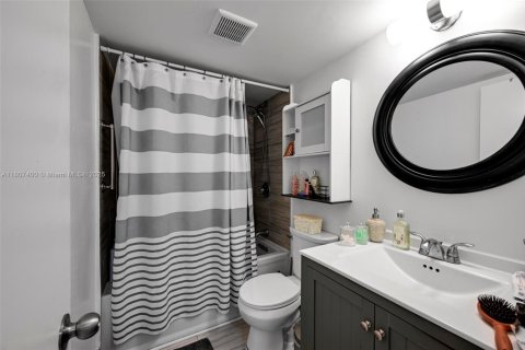 Condo in Coral Springs, Florida, 2 bedrooms  № 1746221 - photo 16