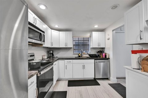 Condo in Coral Springs, Florida, 2 bedrooms  № 1746221 - photo 3