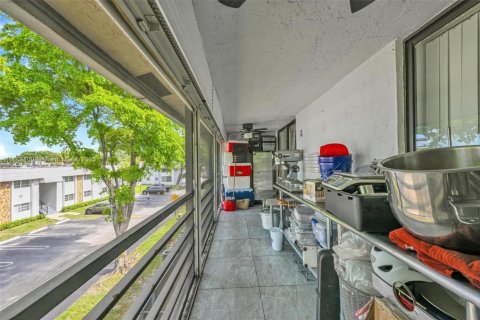 Condo in Coral Springs, Florida, 2 bedrooms  № 1746221 - photo 14