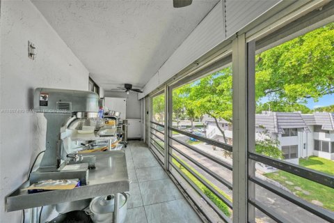 Condo in Coral Springs, Florida, 2 bedrooms  № 1746221 - photo 13