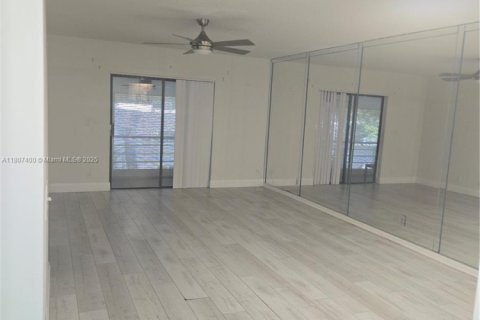 Condo in Coral Springs, Florida, 2 bedrooms  № 1746221 - photo 19