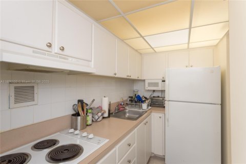 Condo in Miami Beach, Florida  № 1714792 - photo 6